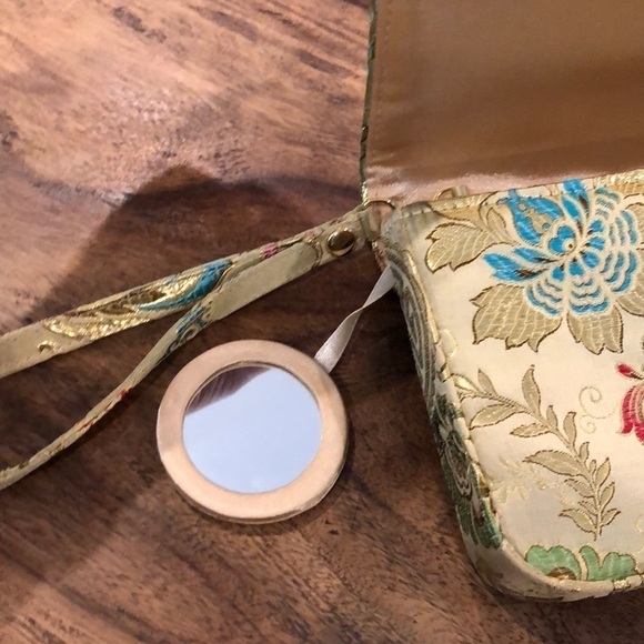 Bundle of Clutches - Picture 8 of 8